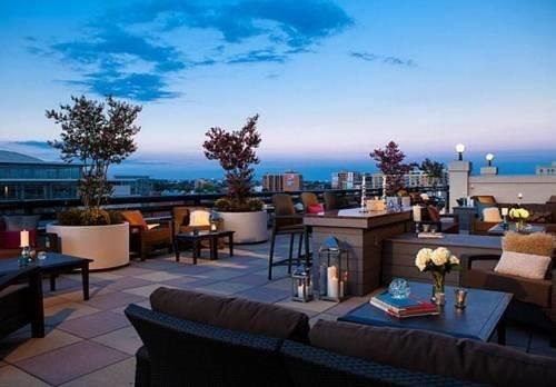 Renaissance Washington terrace outside